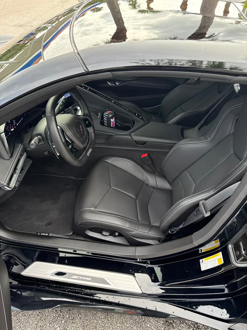 Used 2025 Chevrolet Corvette Z06 RWD image 6