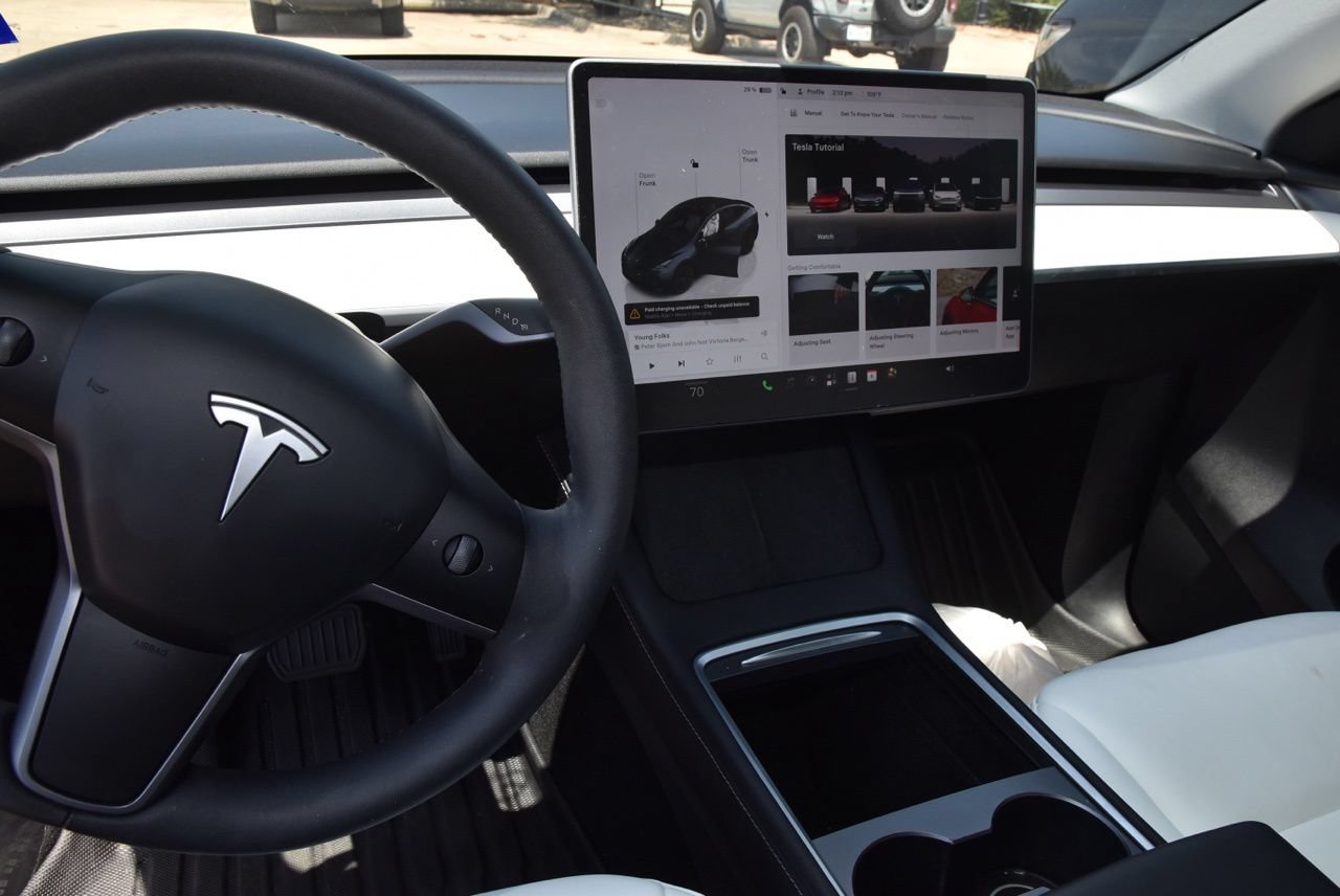 Used 2025 Tesla Model Y Long Range AWD/4WD image 8