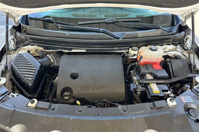 Used 2023 Chevrolet Traverse RS w/ LPO, 'HIT The Road' Package image 24