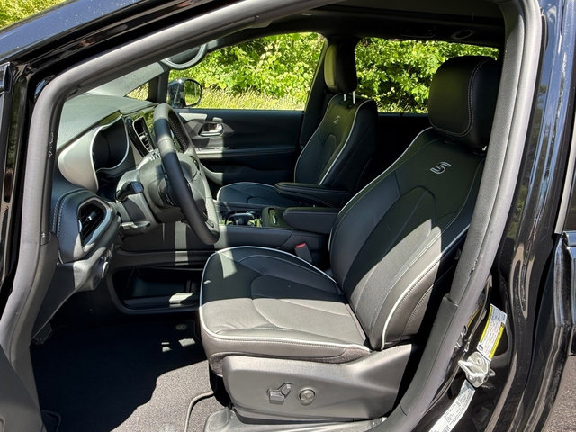 New 2027 Chrysler Pacifica Select FWD image 11