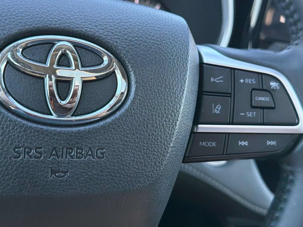 Certified 2025 Toyota Highlander XLE AWD/4WD image 13