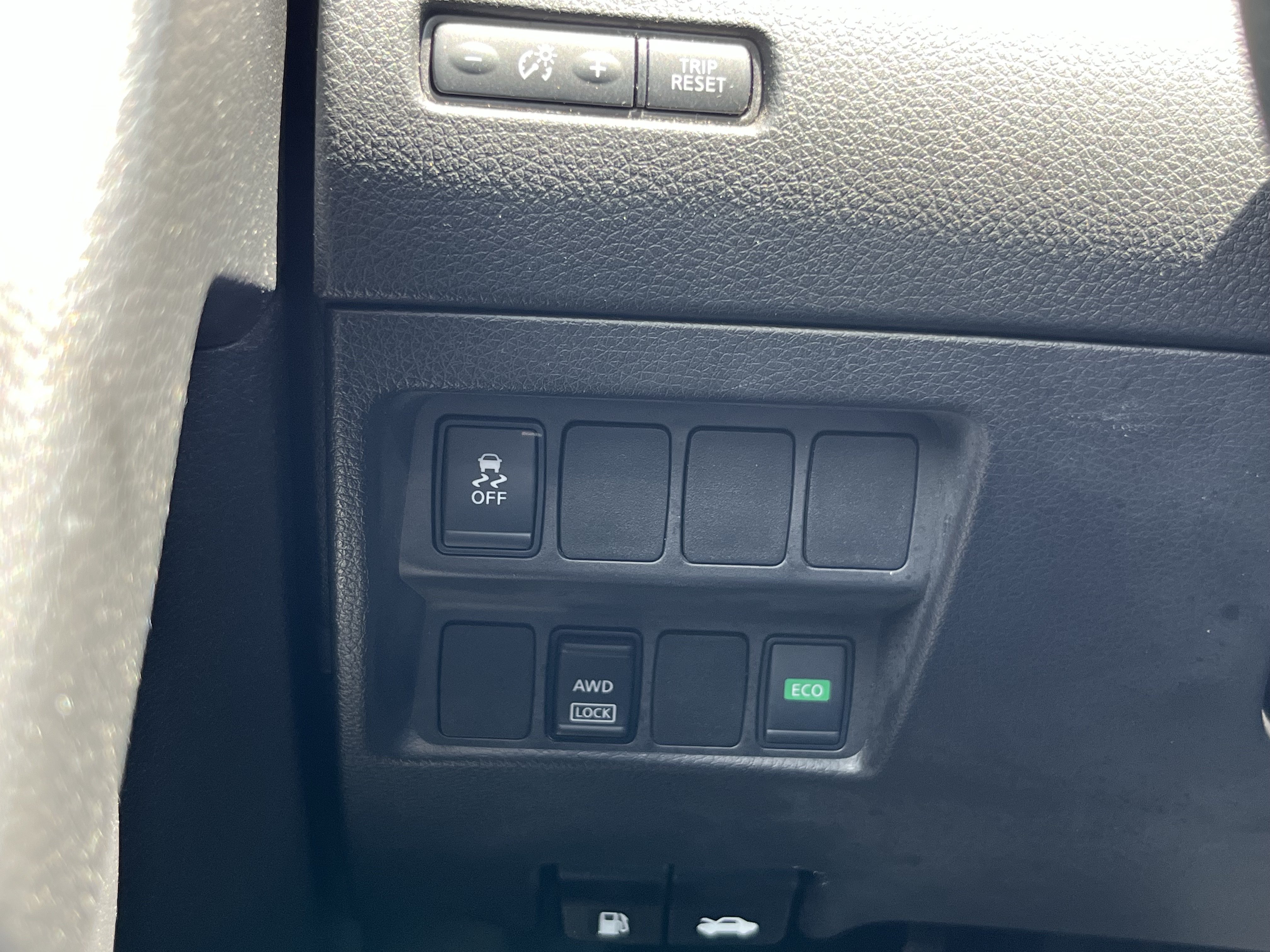 Used 2018 Nissan Rogue Sport S AWD/4WD image 34