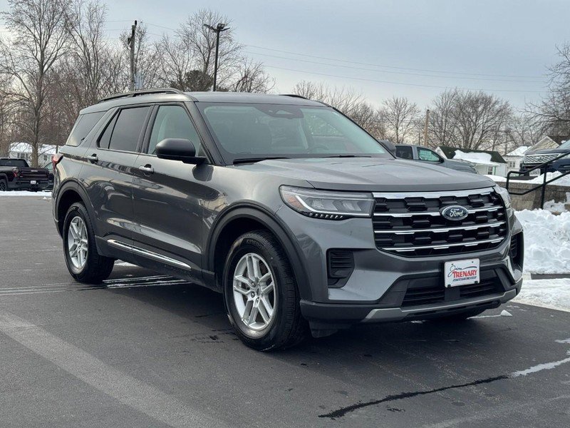 Used 2025 Ford Explorer Active image 2