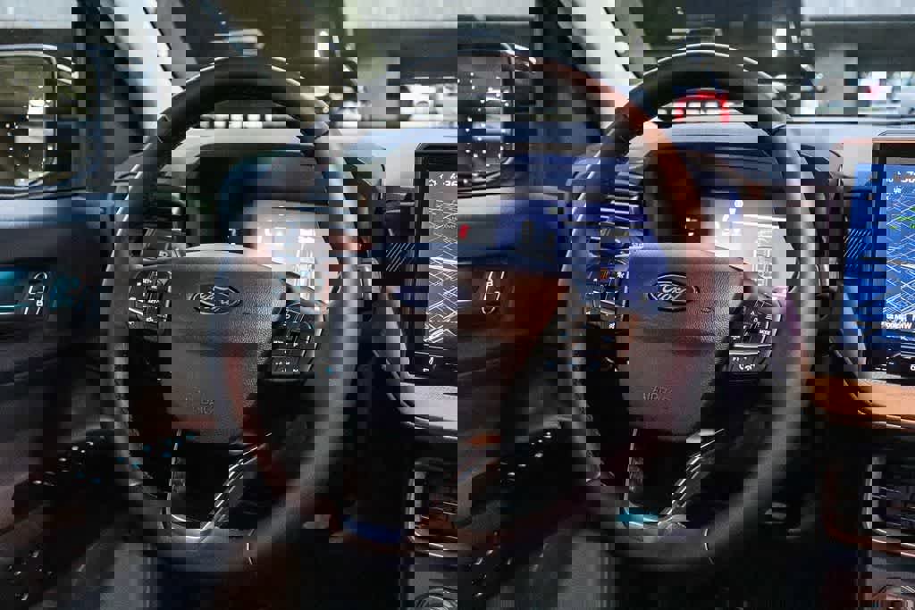 New 2025 Ford Maverick Lariat w/ Black Appearance Package image 15