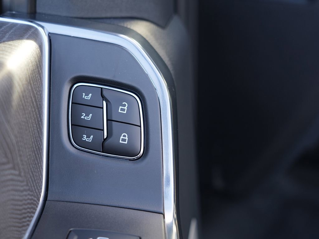 Used 2025 Ford F350 Platinum image 18