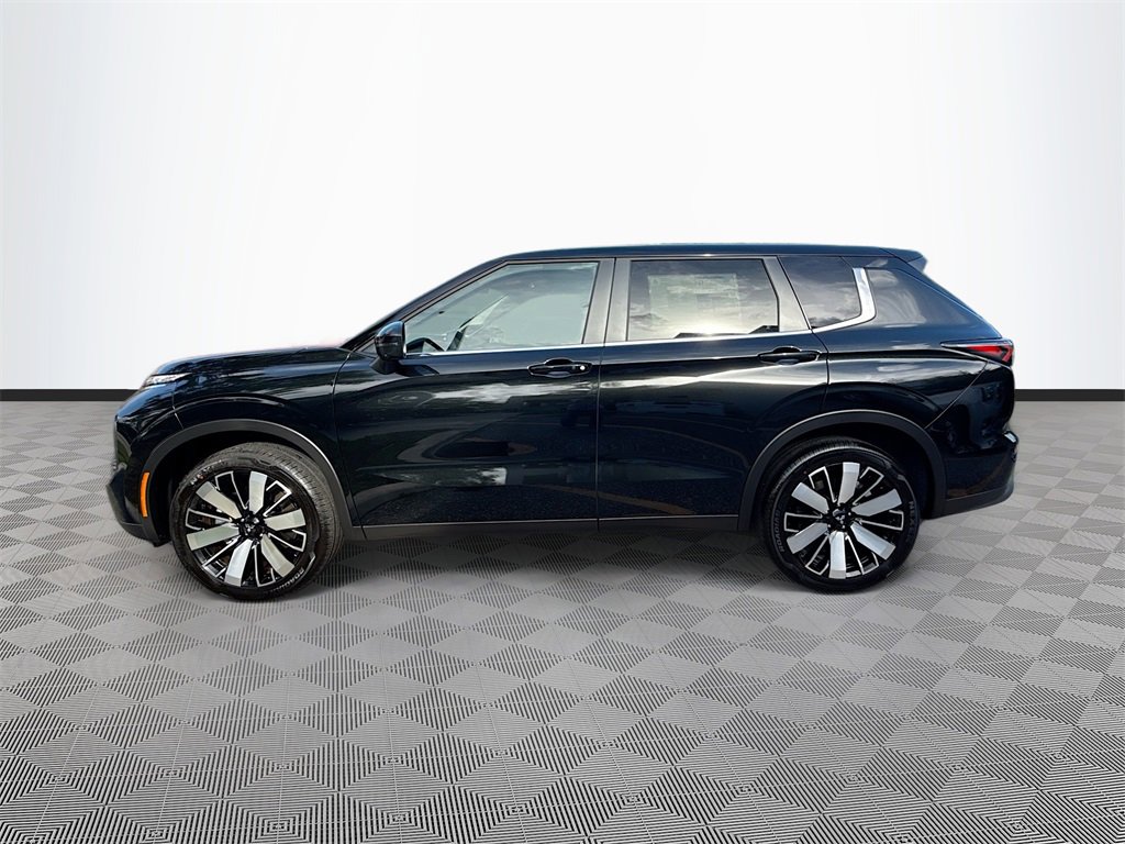 New 2025 Mitsubishi Outlander SE image 8