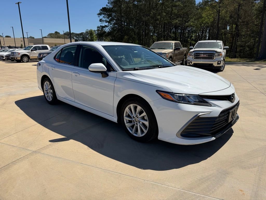 Used 2022 Toyota Camry LE image 7