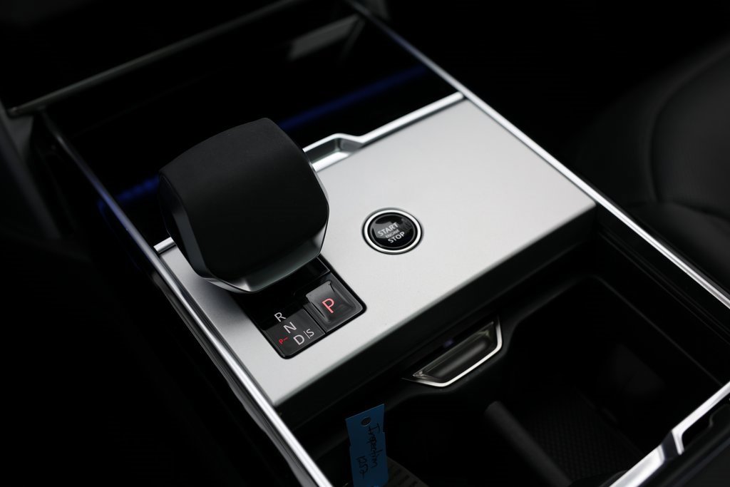 Used 2025 Land Rover Range Rover SE image 19