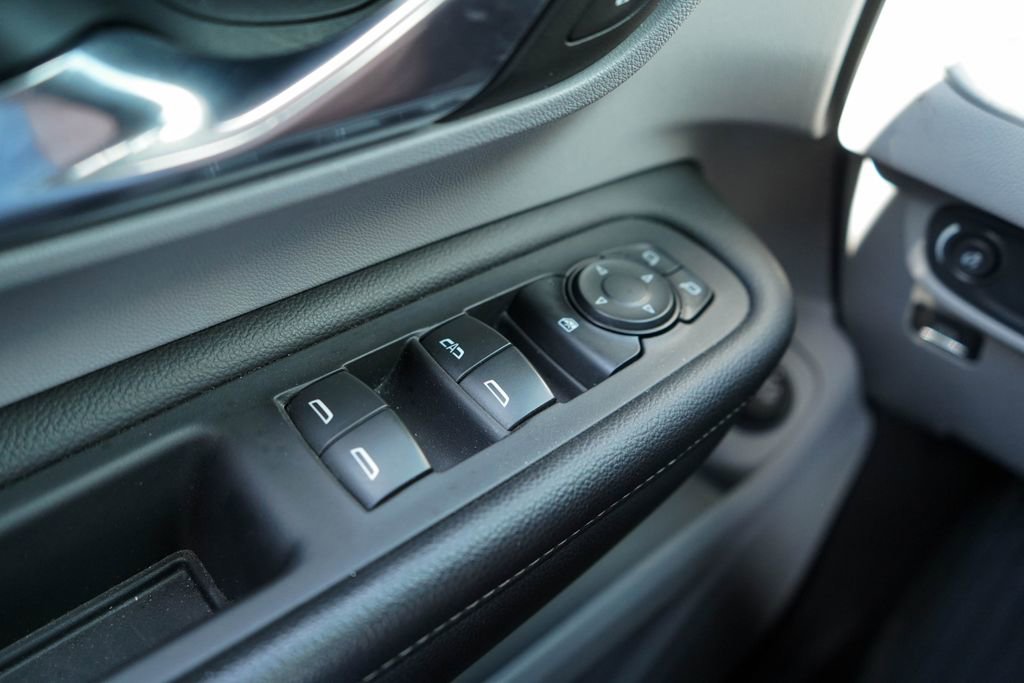 Used 2024 GMC Terrain SLT FWD image 29