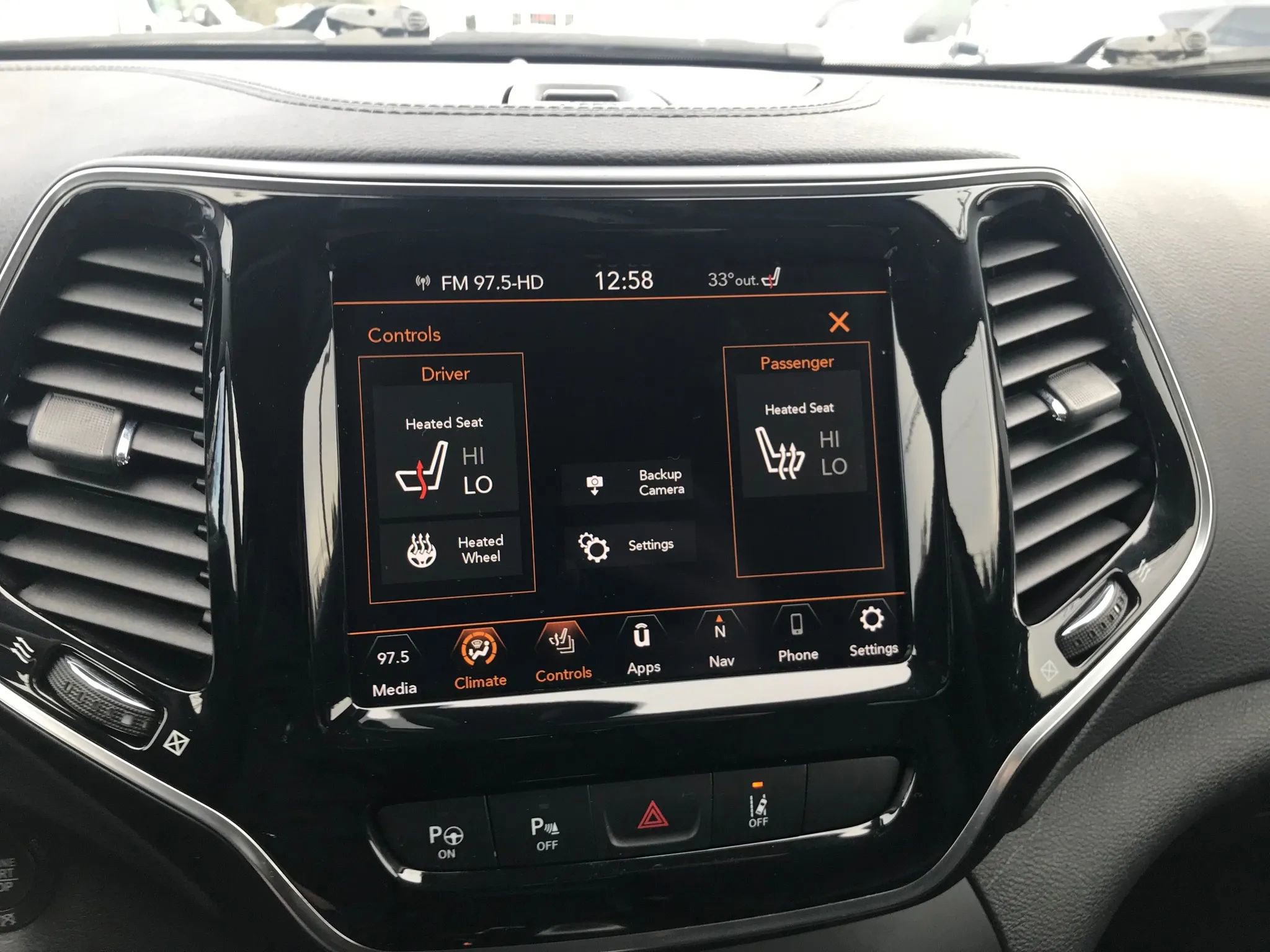 Used 2019 Jeep Cherokee Limited w/ Technology Group image 27