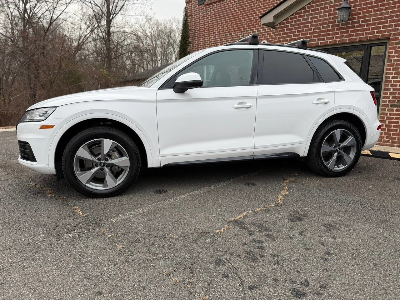 Used 2020 Audi Q5 2.0T Premium w/ Titanium Sport Package image 2