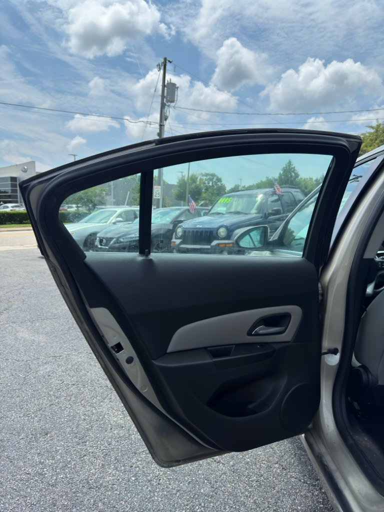Used 2014 Chevrolet Cruze LT FWD image 15