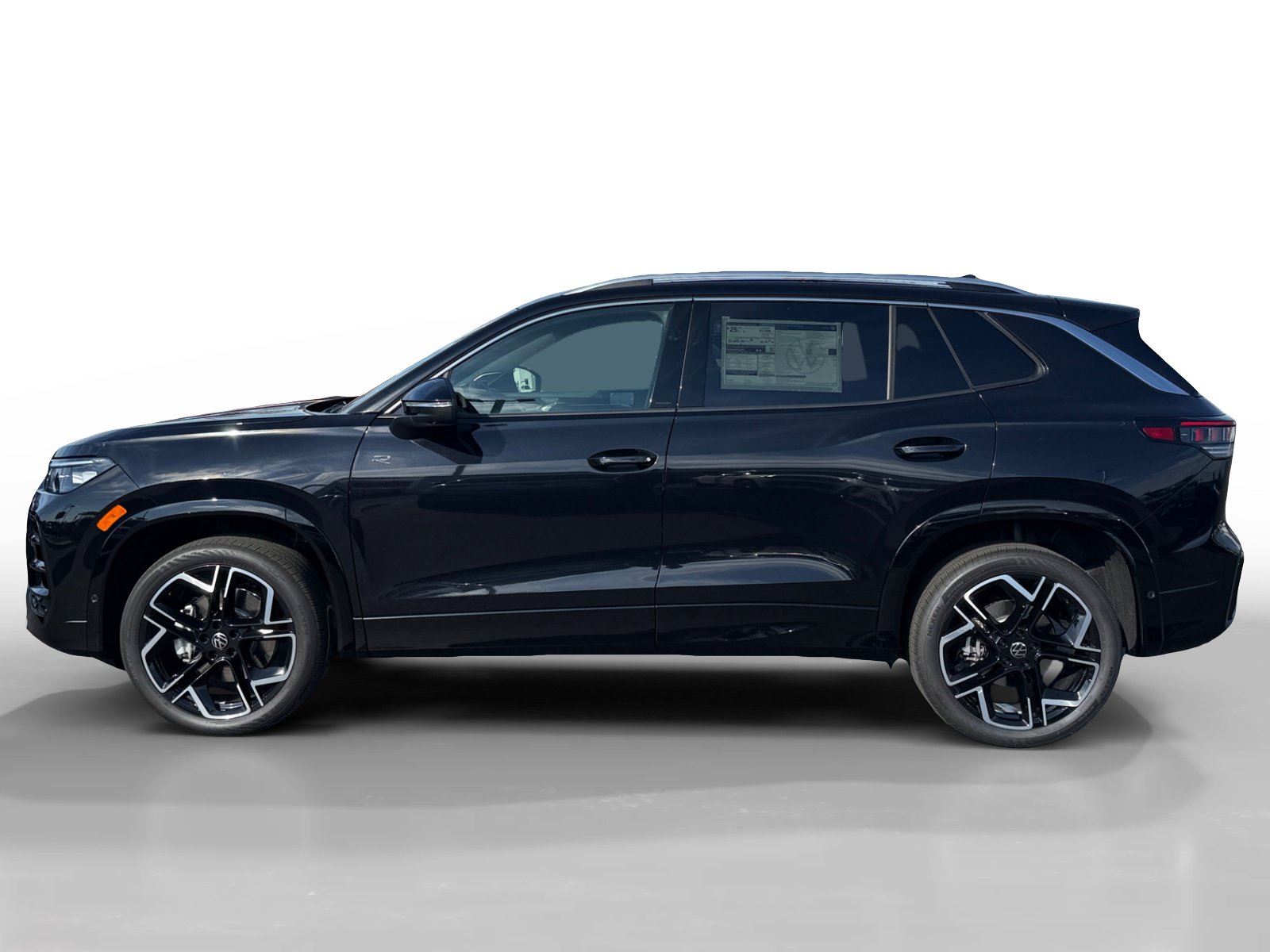 New 2026 Volkswagen Tiguan SEL R-Line AWD/4WD image 2