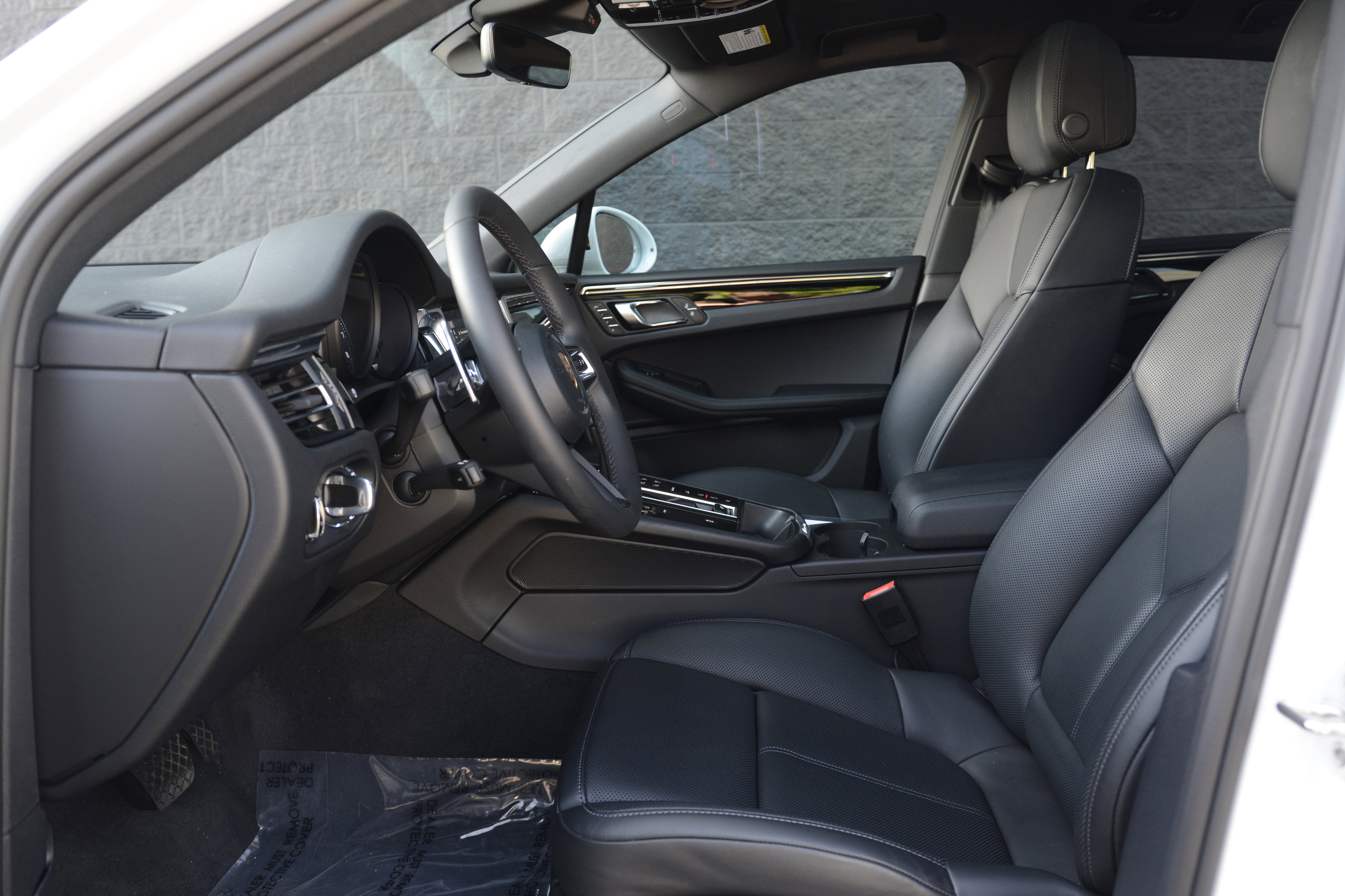 Certified 2026 Porsche Macan AWD/4WD image 15