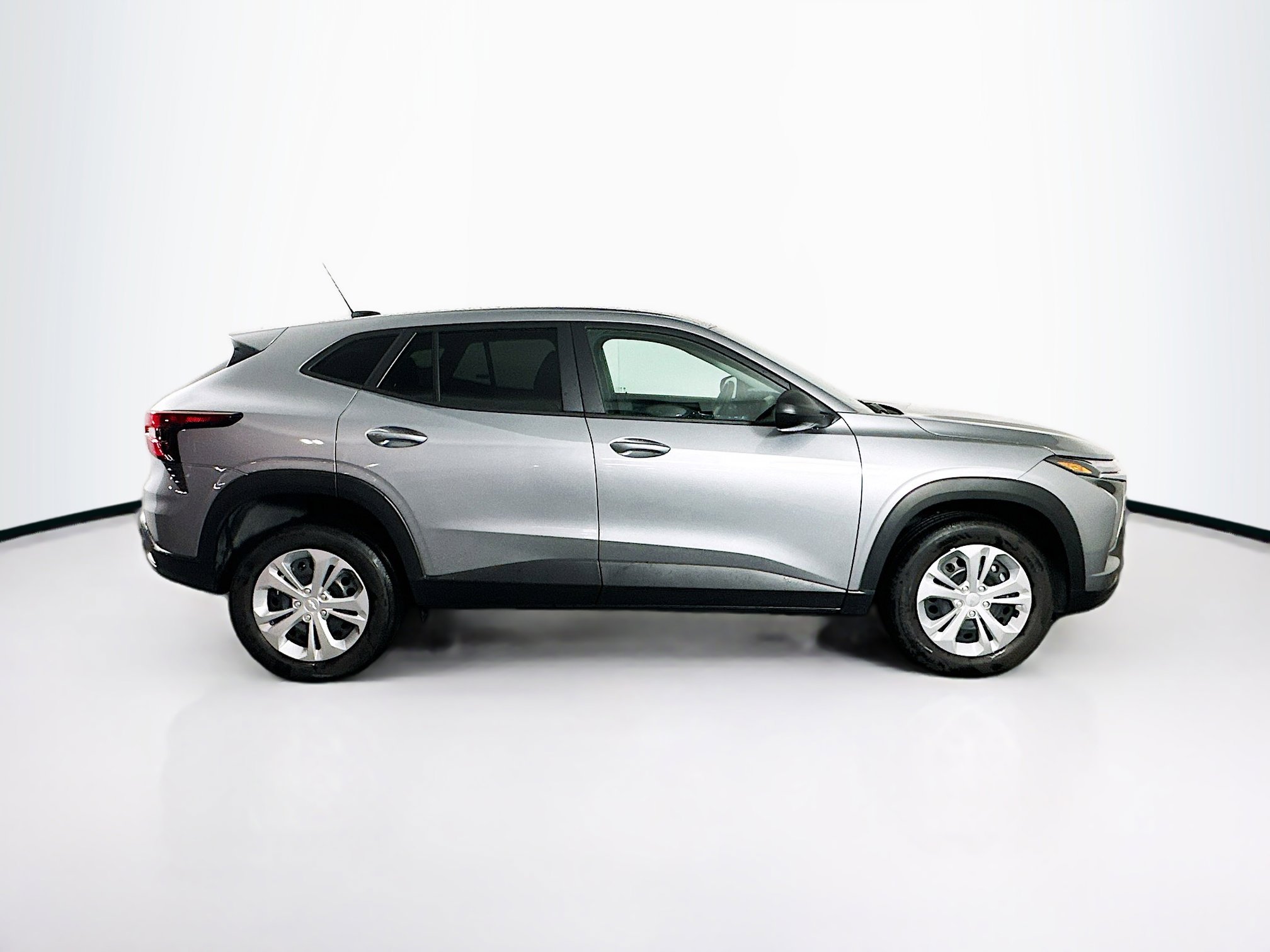 Used 2025 Chevrolet Trax LS image 10