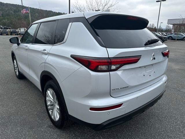 Used 2024 Mitsubishi Outlander ES image 3