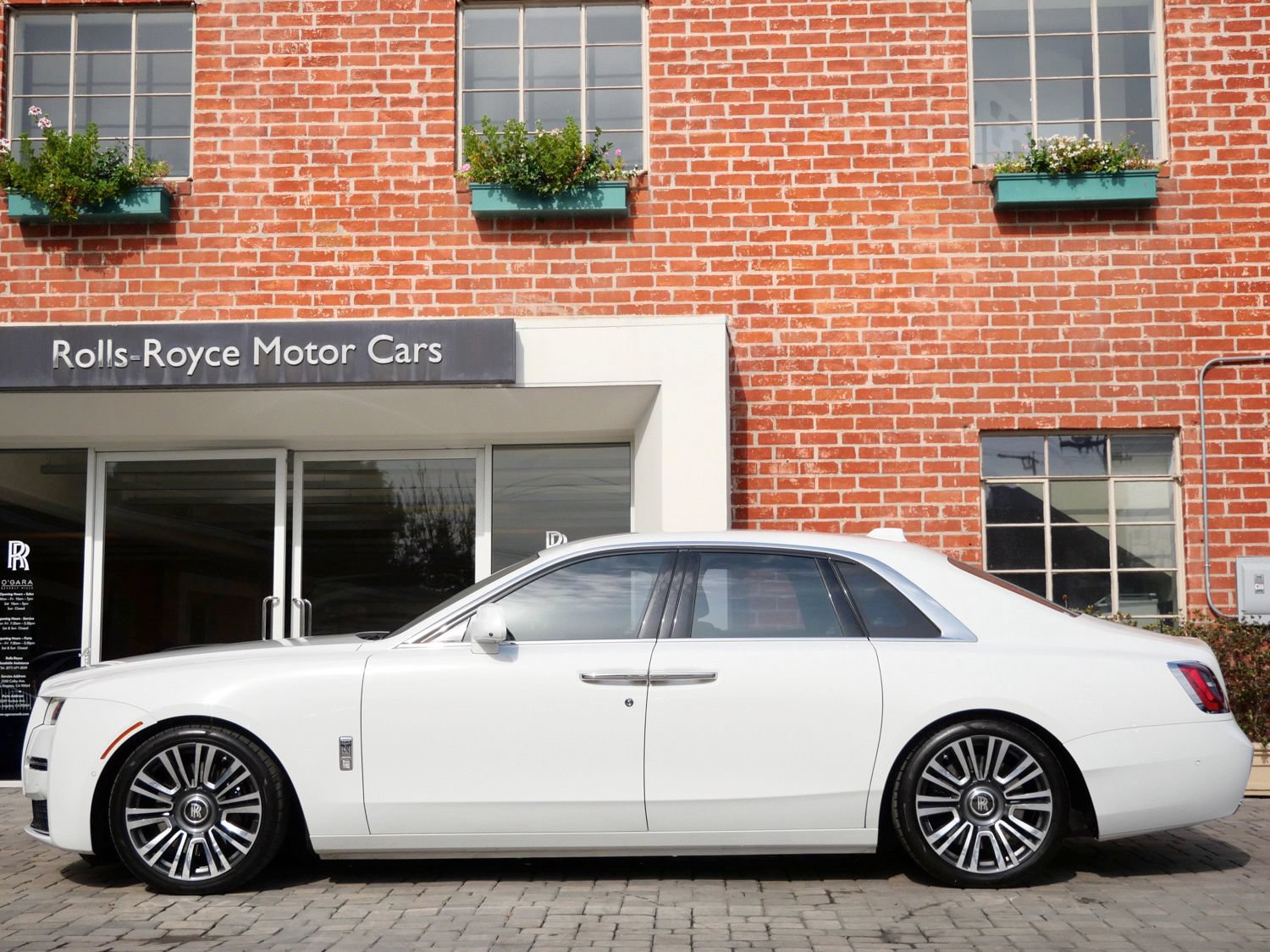 Certified 2021 Rolls-Royce Ghost AWD/4WD image 3