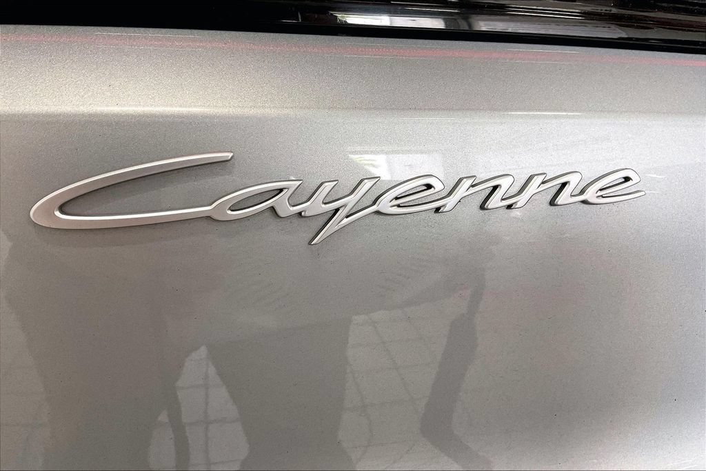 Used 2025 Porsche Cayenne AWD/4WD image 19