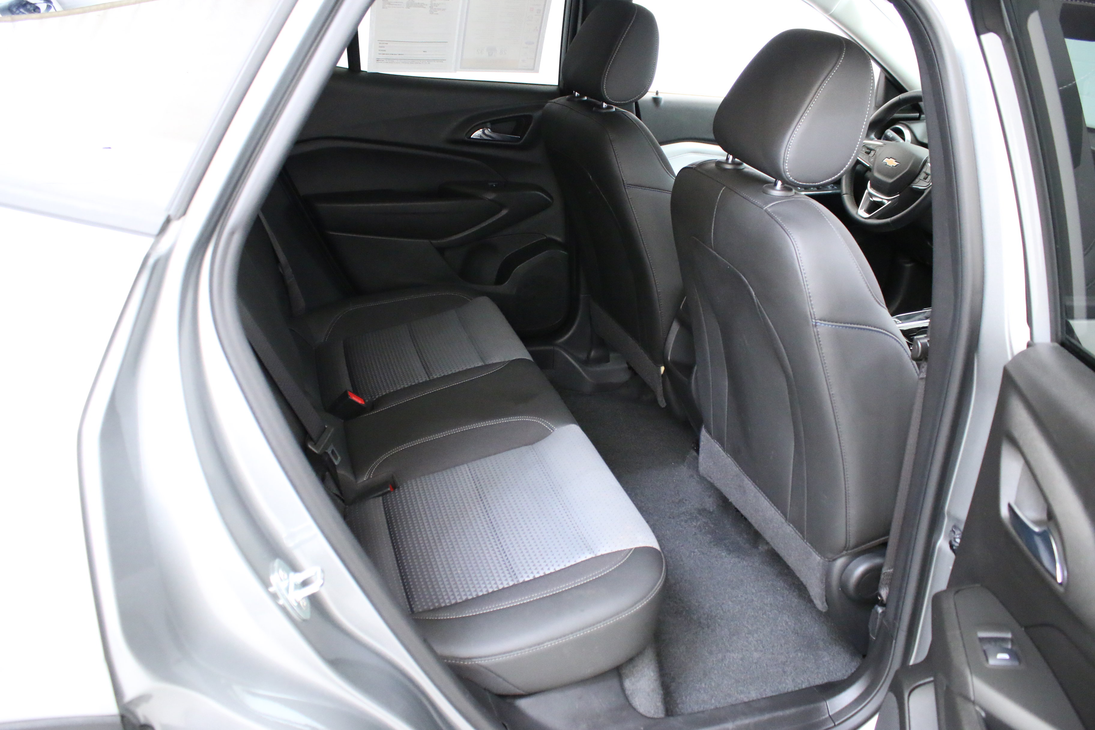 Used 2024 Chevrolet Trax LT w/ Driver Confidence Package FWD image 28