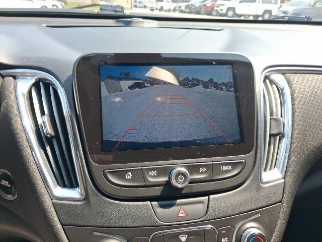 Used 2017 Chevrolet Malibu LT FWD image 10