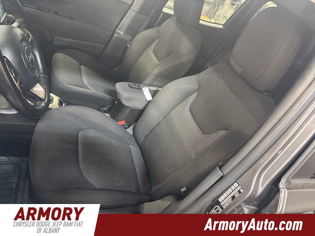 Used 2016 Jeep Renegade Latitude image 12
