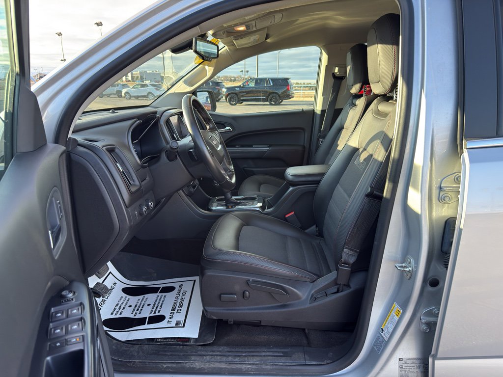 Used 2015 GMC Canyon SLE image 16