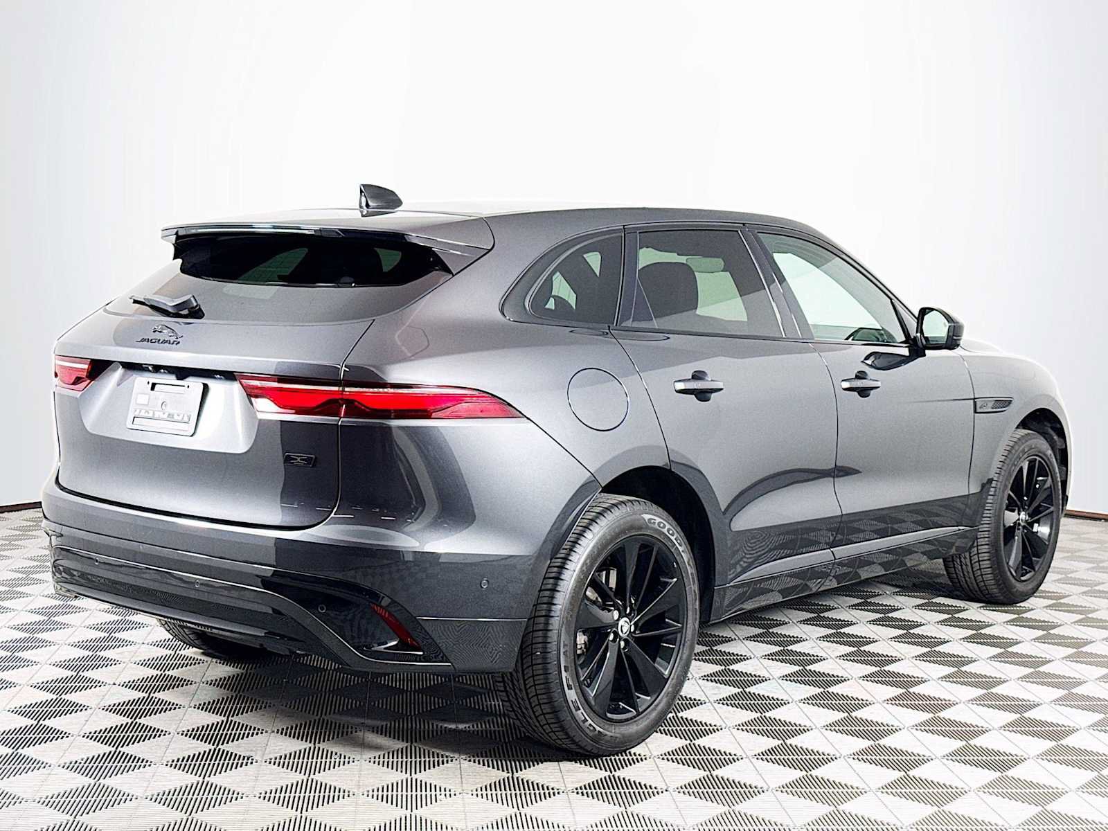 Used 2026 Jaguar F-PACE R-Dynamic S AWD/4WD image 5