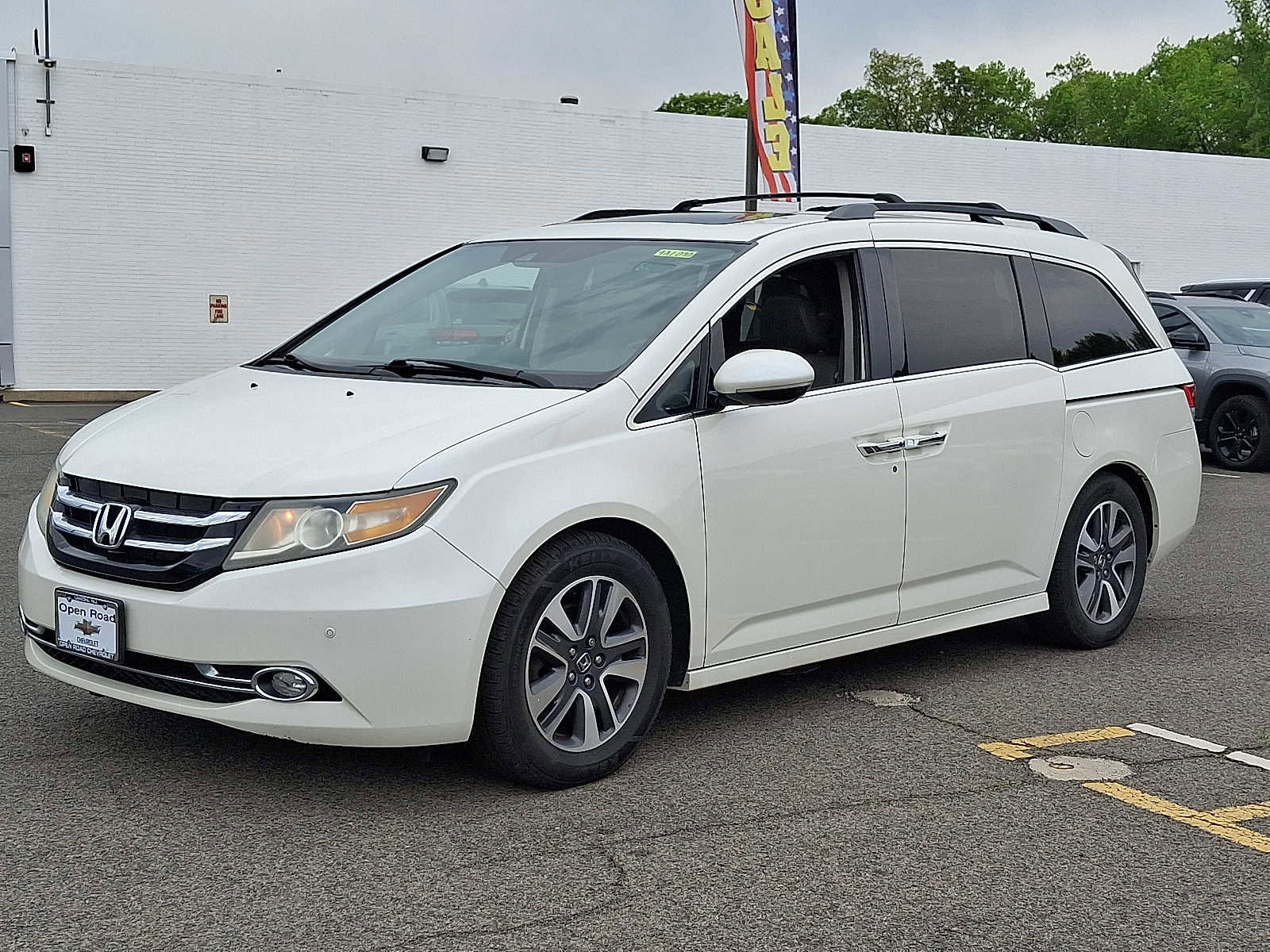 Used 2016 Honda Odyssey Touring Elite image 3