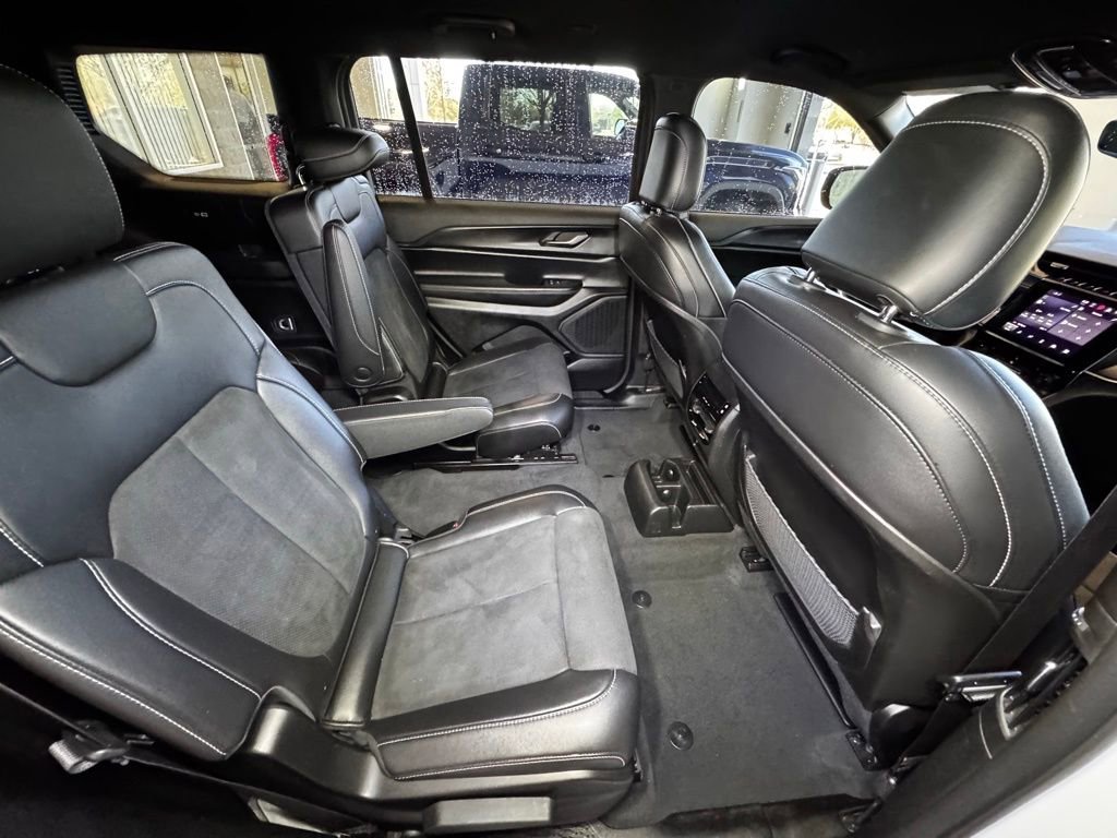 Used 2024 Jeep Grand Cherokee L Laredo image 55