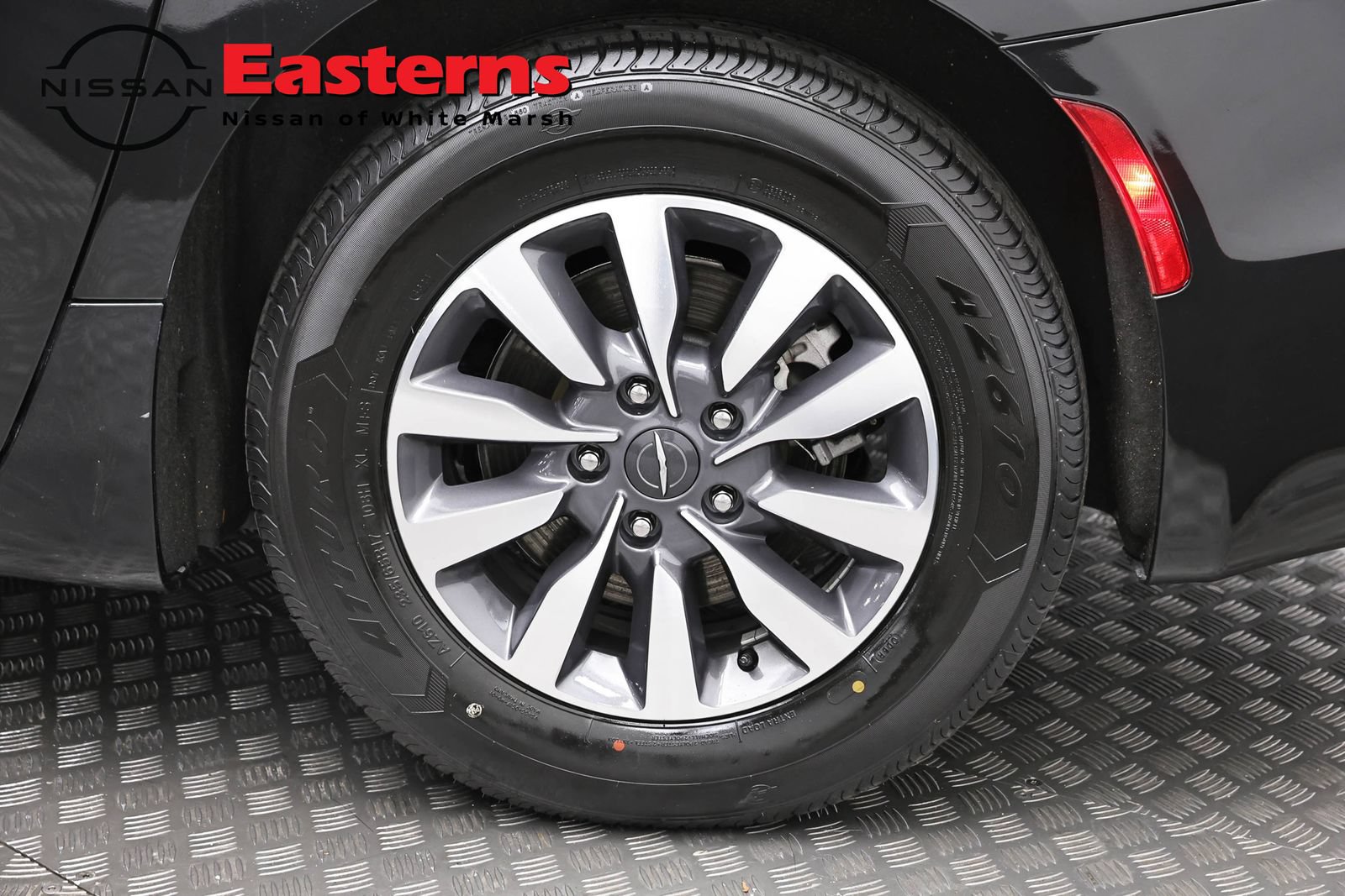 Used 2023 Chrysler Pacifica Touring-L FWD image 34