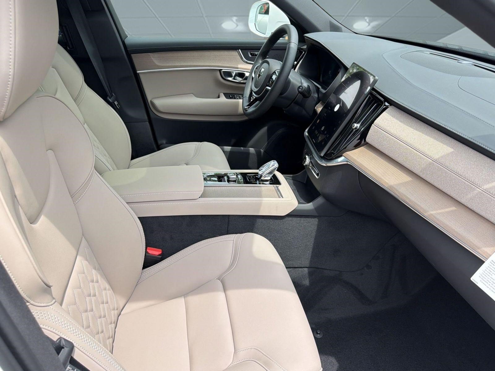 New 2026 Volvo XC90 B6 Plus w/ Protection Package AWD/4WD image 29