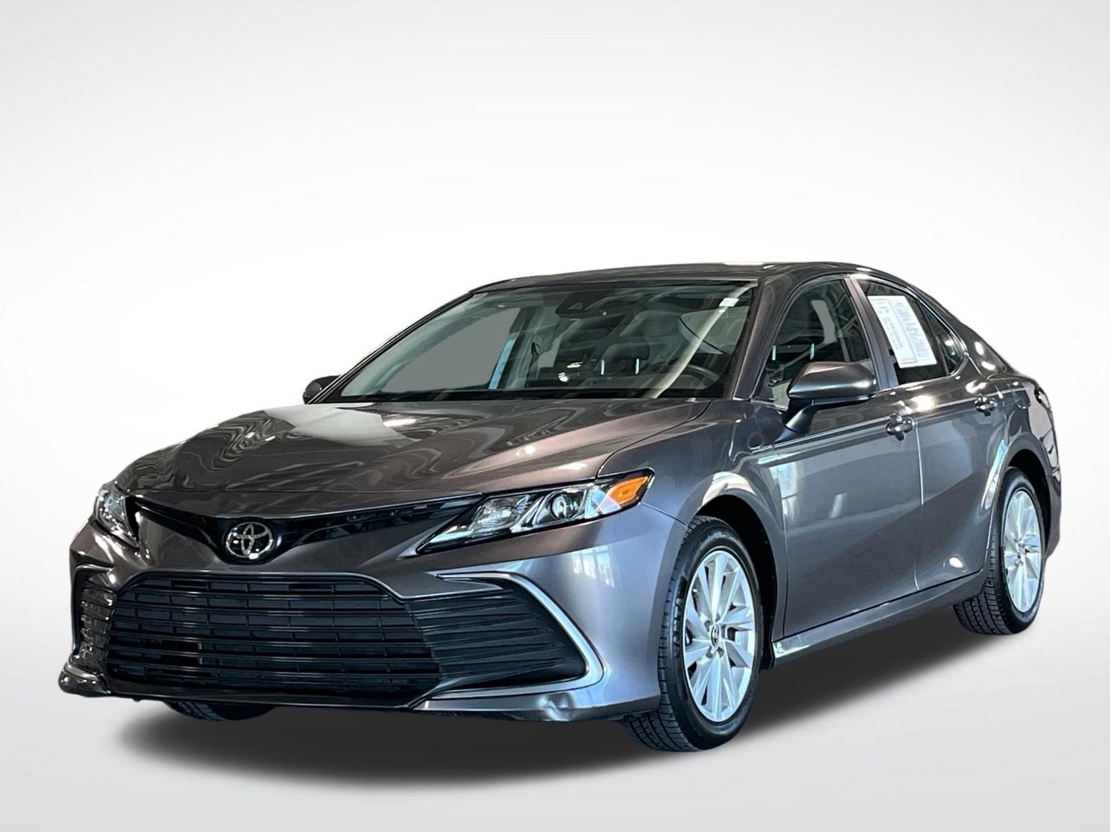 Used 2024 Toyota Camry LE FWD image 4