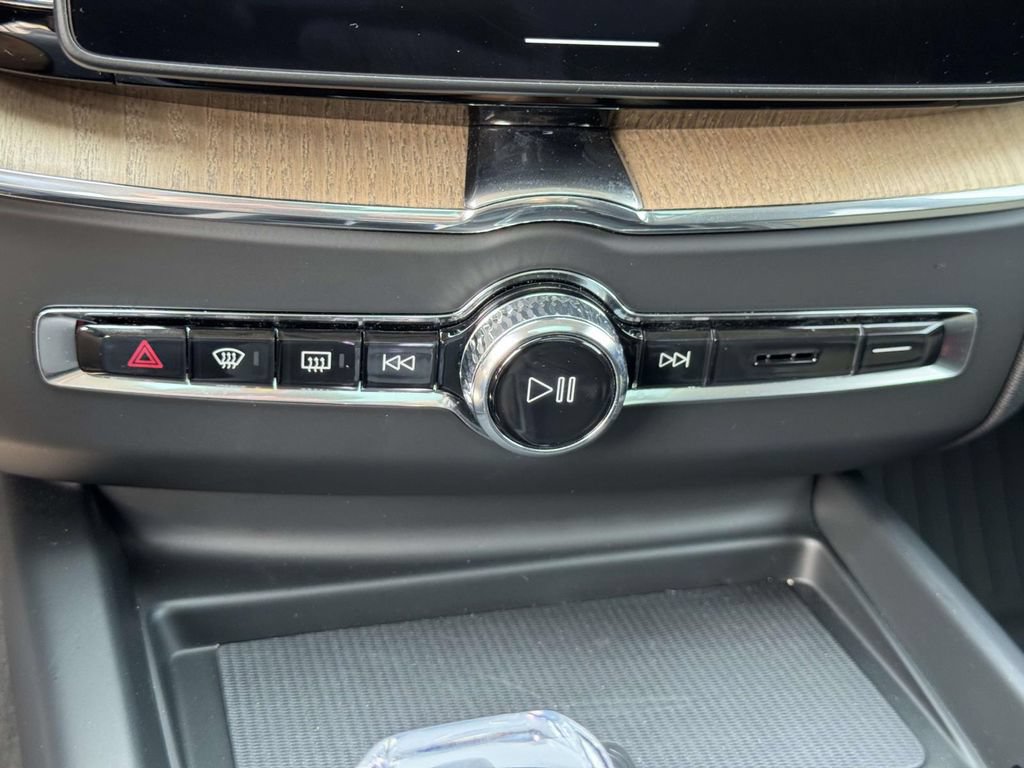 Certified 2026 Volvo XC60 B5 Plus w/ Protection Package Premier AWD/4WD image 26