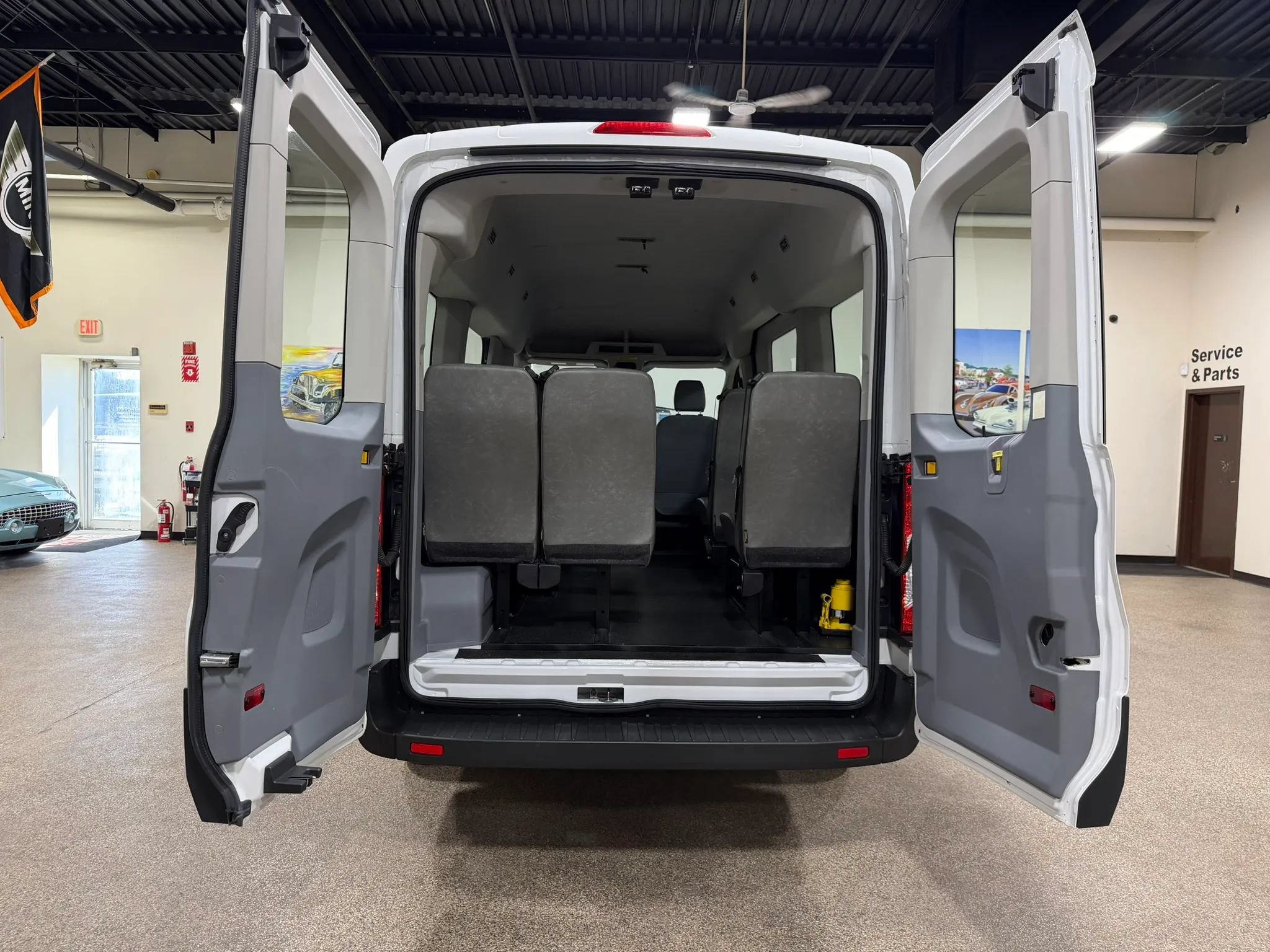 Used 2015 Ford Transit 150 XL RWD image 24