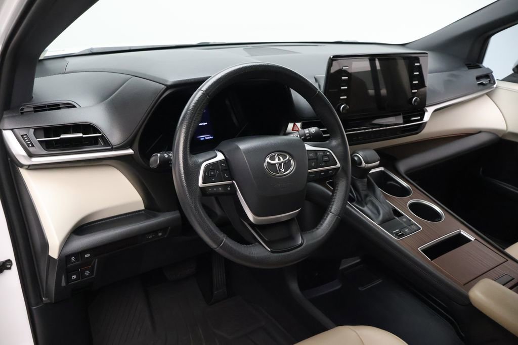 Used 2022 Toyota Sienna XLE FWD image 15