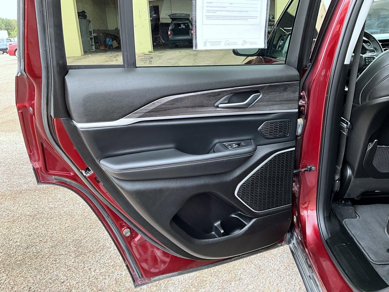 Certified 2022 Jeep Grand Cherokee Limited w/ MOPAR Finishing Package image 21