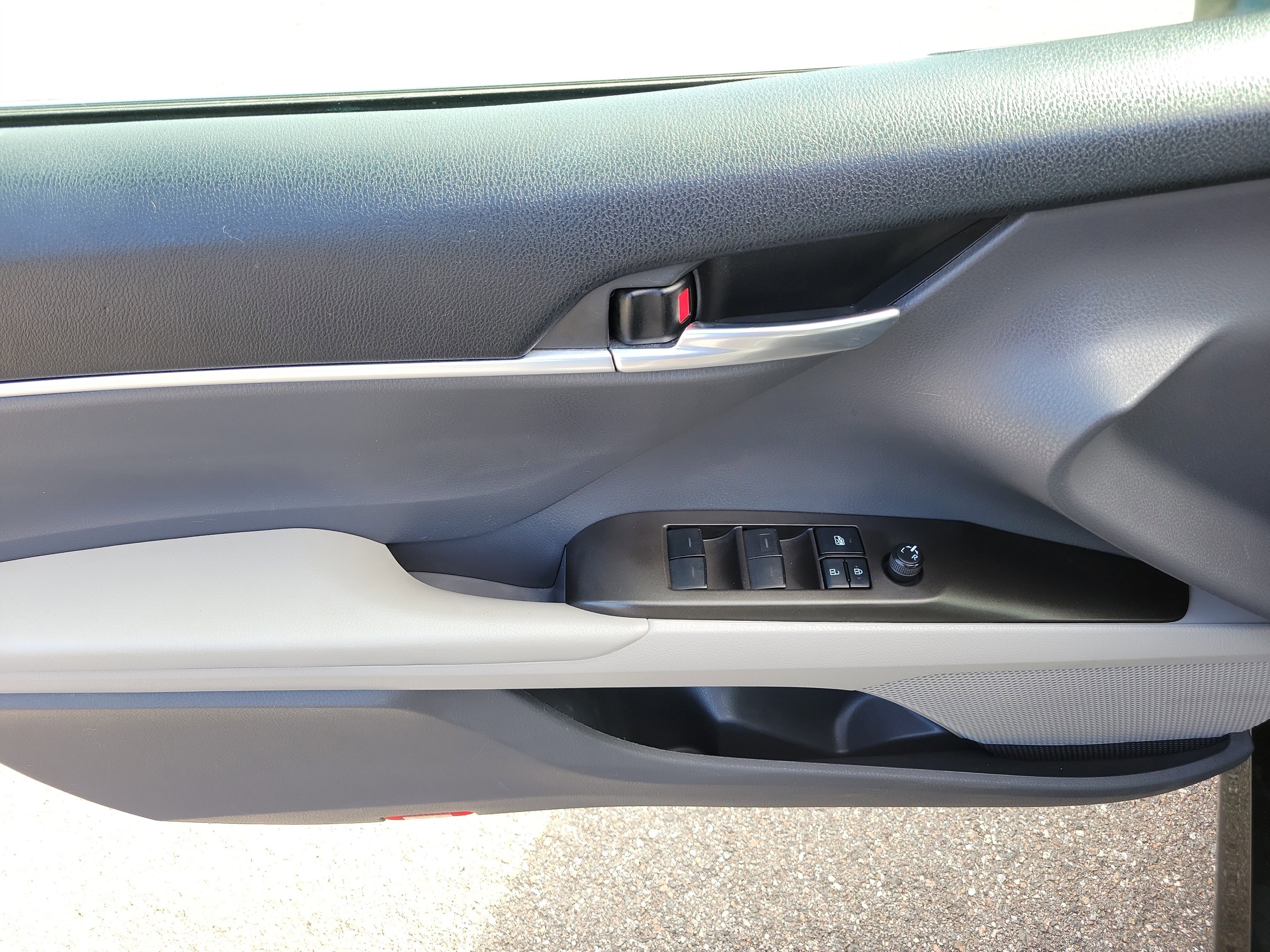 Used 2022 Toyota Camry LE image 18