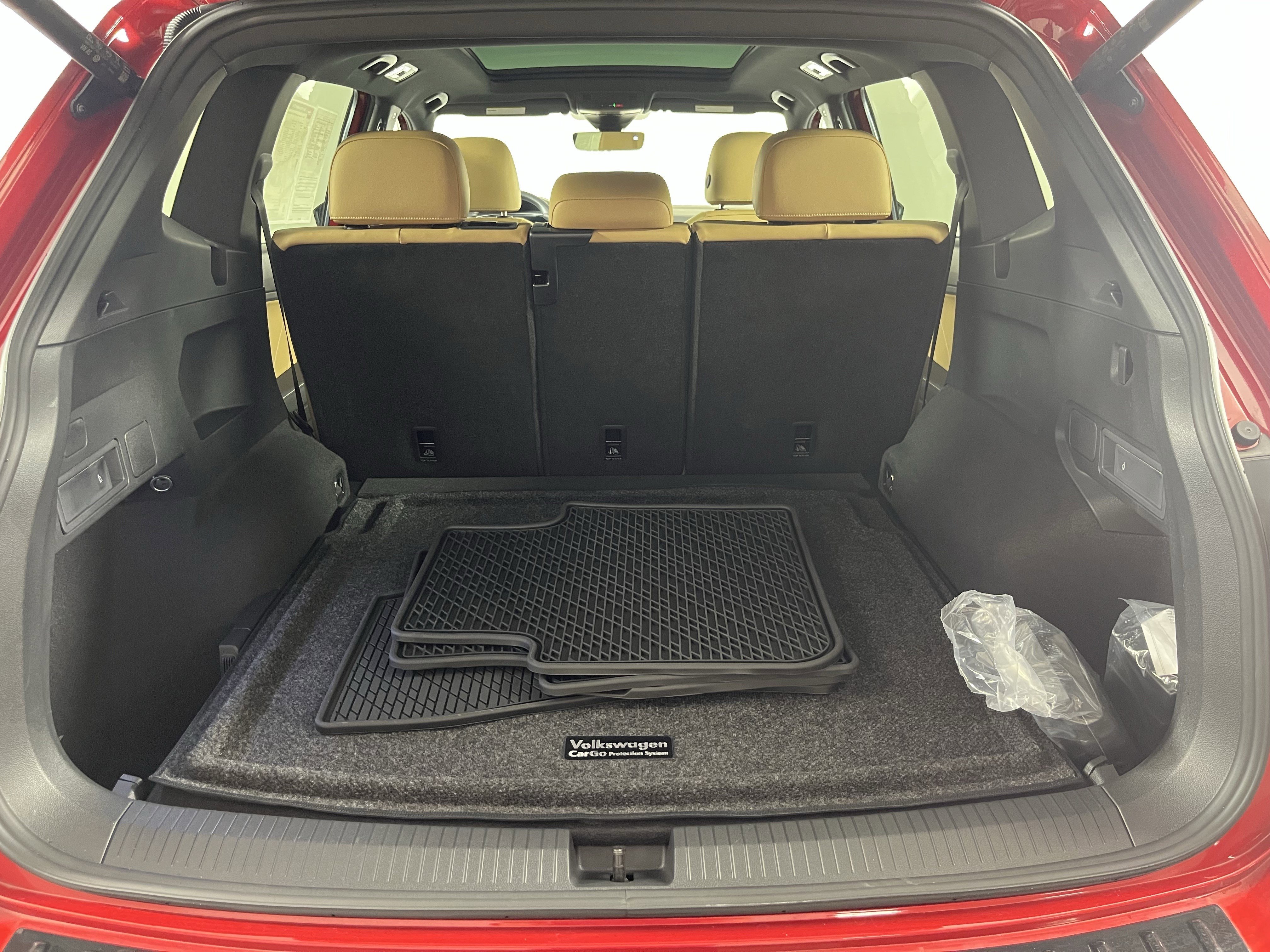 Certified 2024 Volkswagen Tiguan SE R-Line image 28