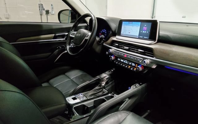 Used 2022 Kia Telluride SX w/ Nightfall Edition Package AWD/4WD image 16
