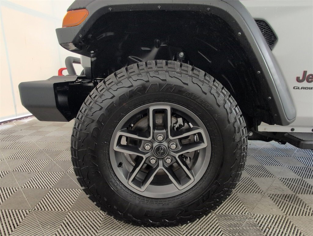 Certified 2024 Jeep Gladiator Mojave w/ Technology Group image 18