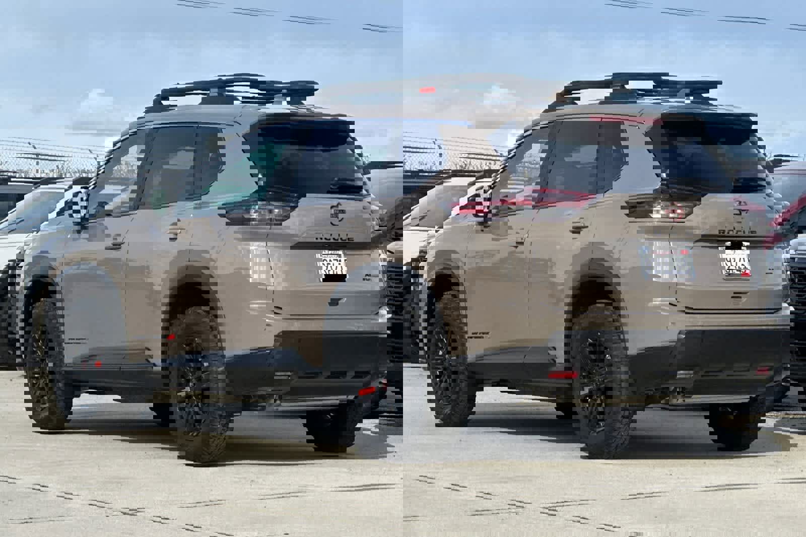 Used 2025 Nissan Rogue SV image 5