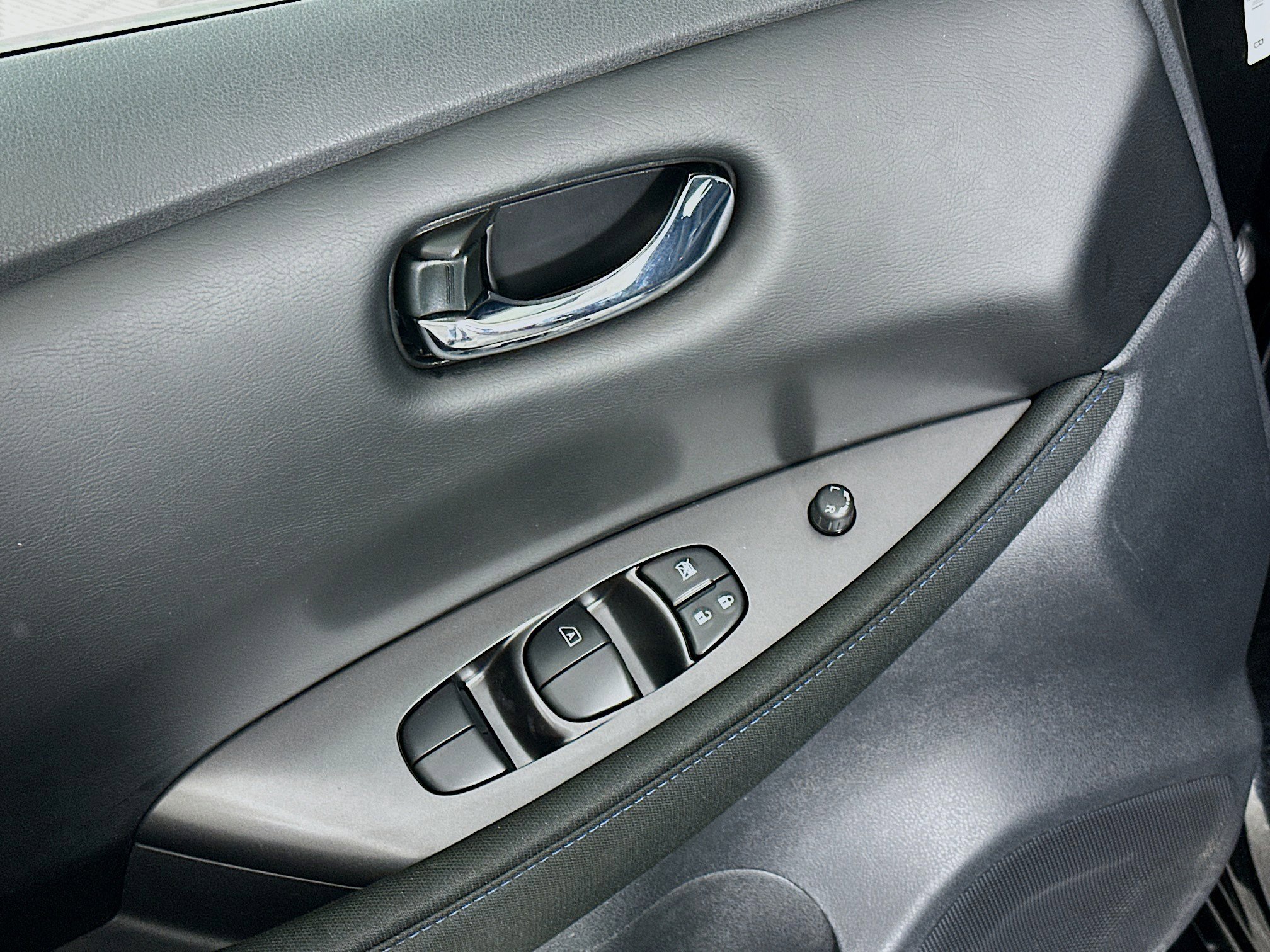 Used 2024 Nissan Leaf S image 15