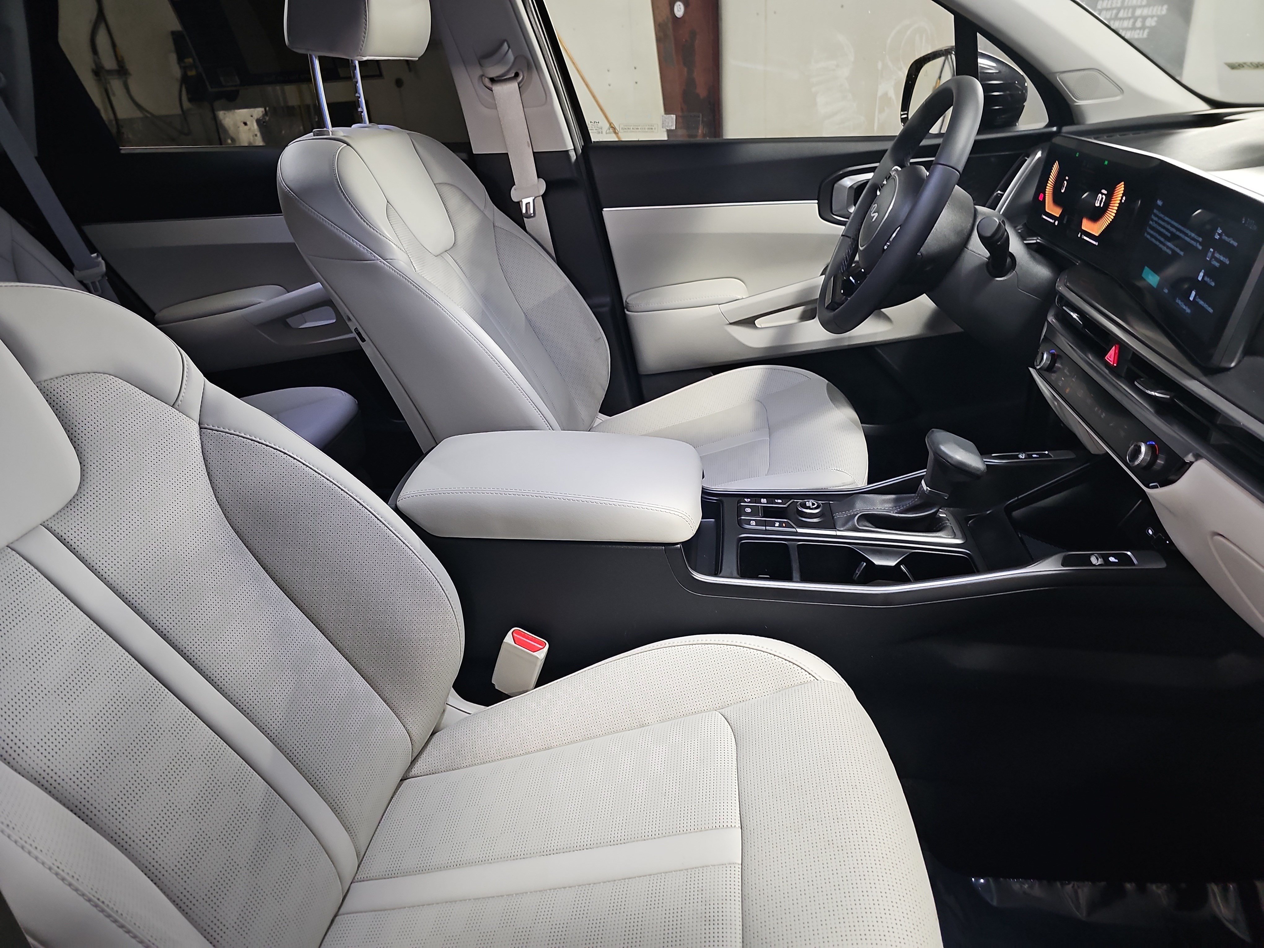 Used 2025 Kia Sorento EX w/ Panoramic Sunroof Package FWD image 10