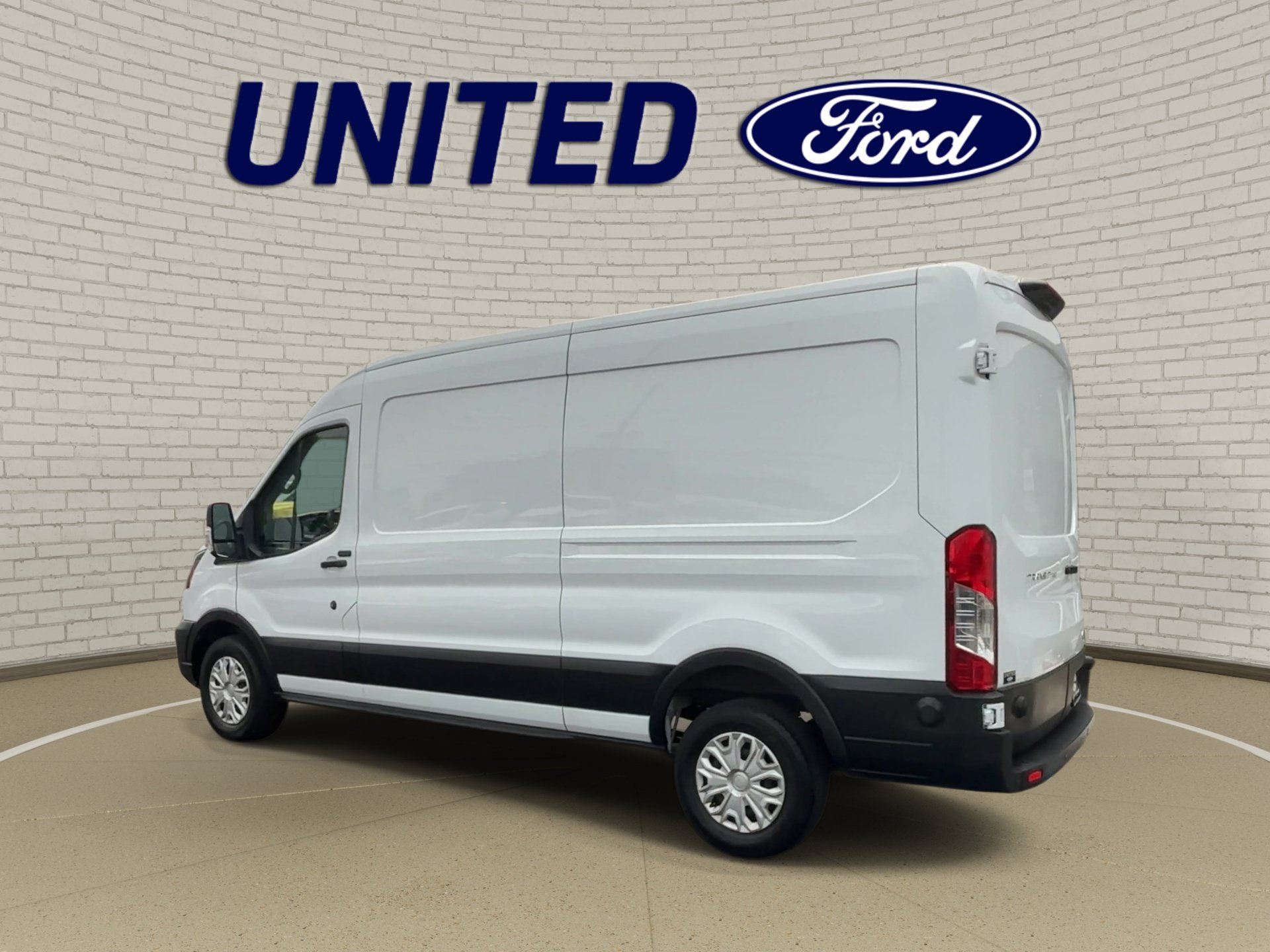Used 2024 Ford Transit 250 148 Medium Roof w/ Exterior Upgrade Package RWD image 6