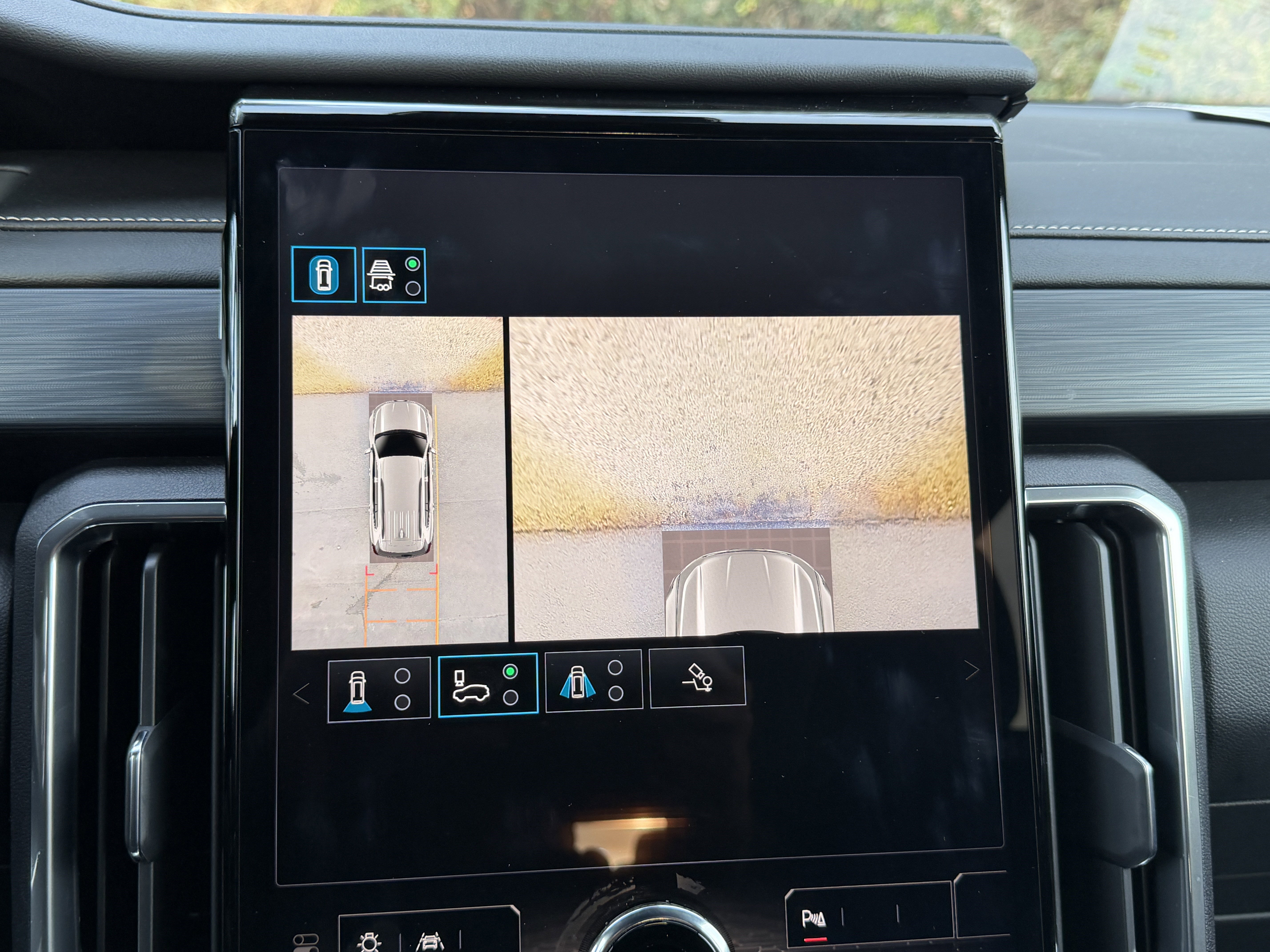 Used 2025 GMC Acadia Elevation image 35