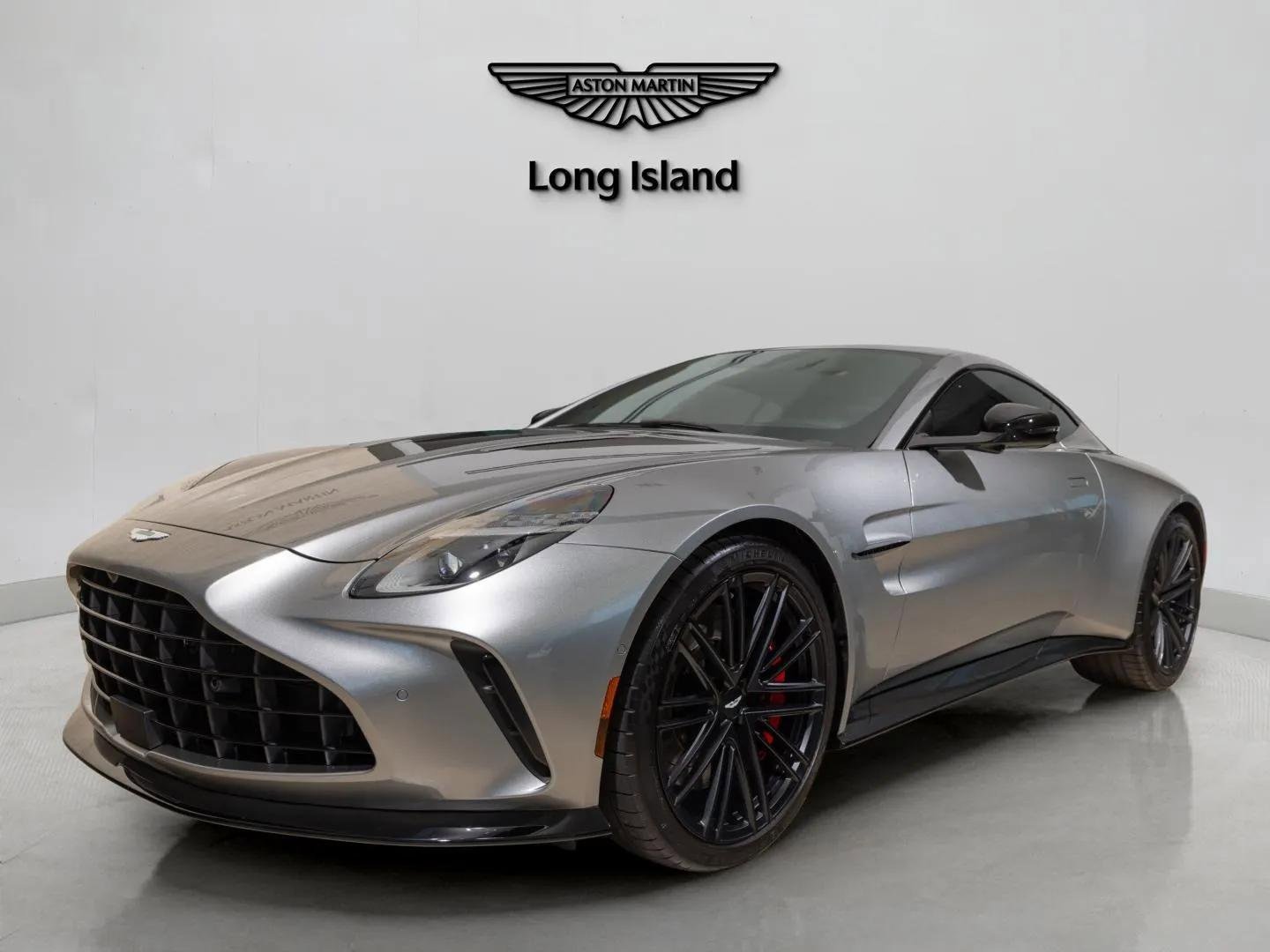 Used 2025 Aston Martin V8 Vantage Coupe image 1