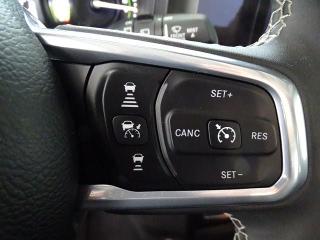Certified 2025 Jeep Wrangler Unlimited Sahara AWD/4WD image 8