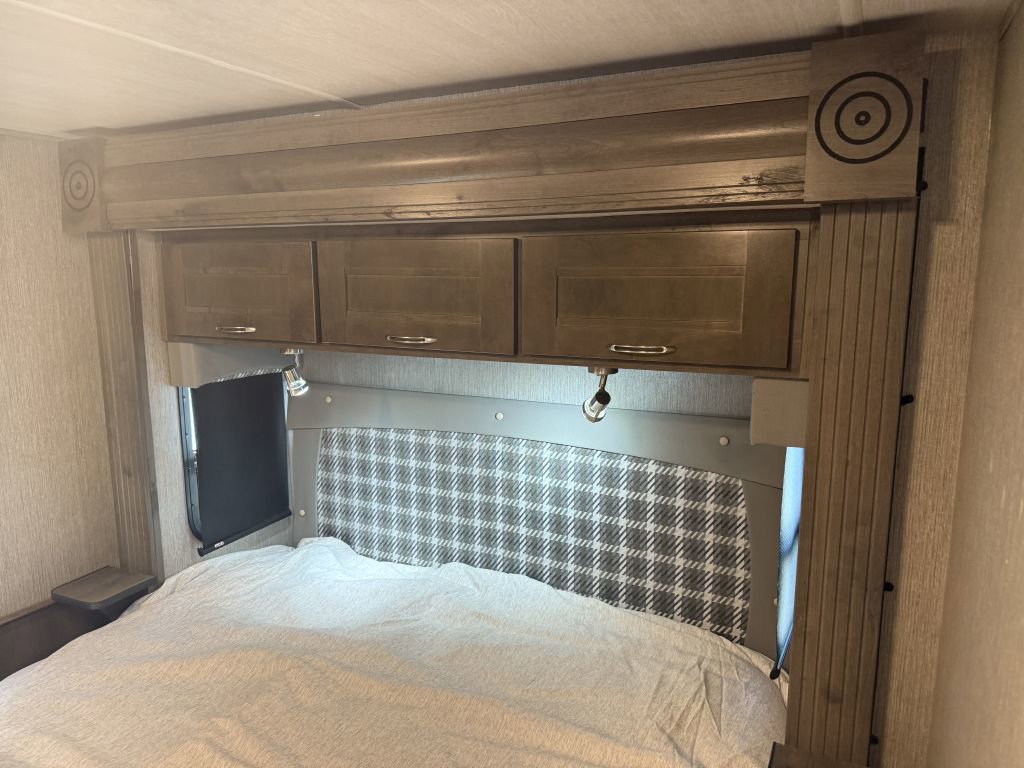 Used 2023 Ford E-450 and Econoline 450 Super Duty w/ Motorhome Prep Package image 75