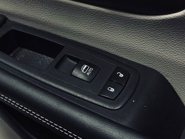 Used 2023 Chrysler Voyager LX image 16