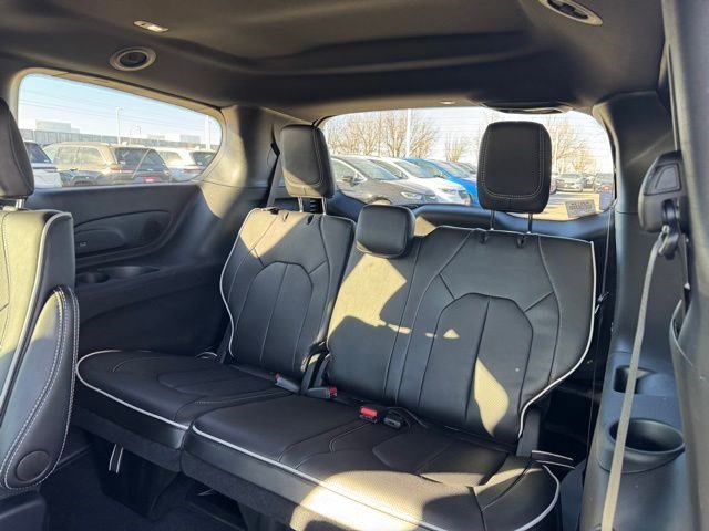 New 2026 Chrysler Pacifica Limited w/ S Appearance Package image 31
